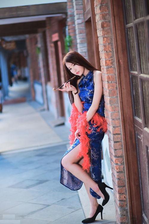街拍旗袍配丝袜,旗袍与丝袜的古典与现代交融之美